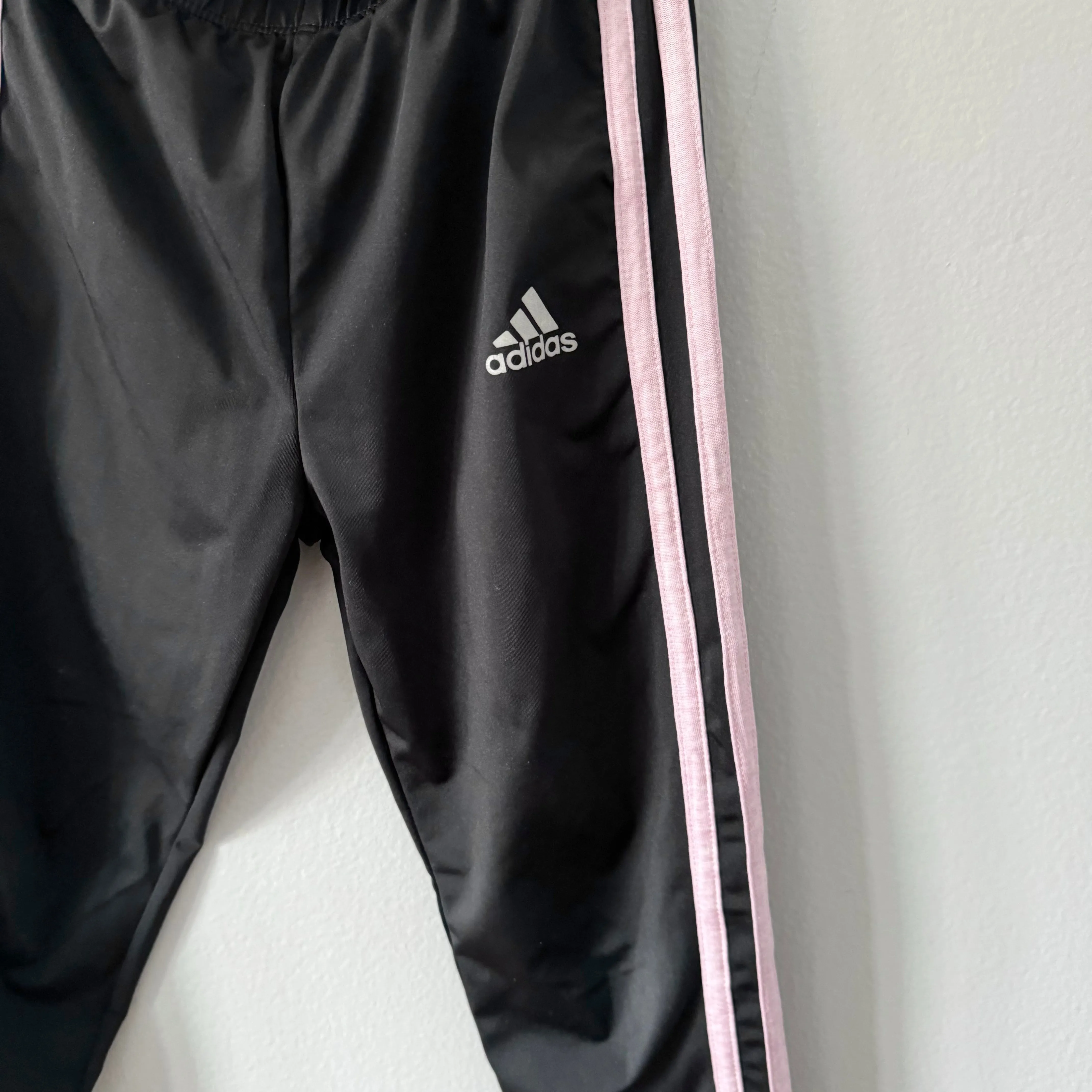 Adidas / Black x pink line leggings / 6Y