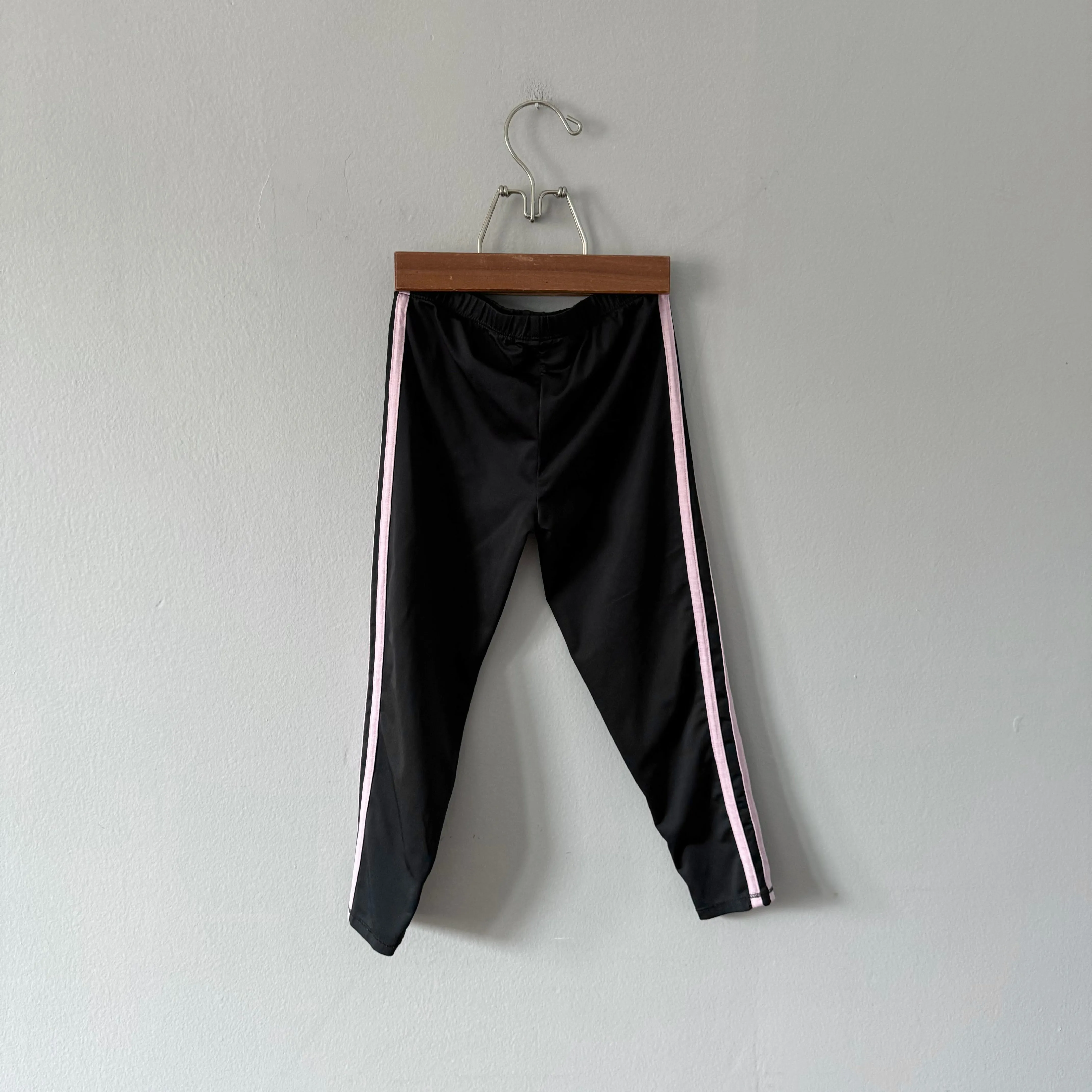 Adidas / Black x pink line leggings / 6Y