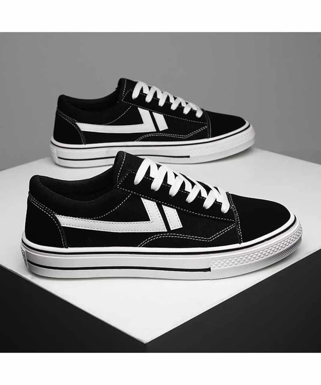 Black canvas stripe pattern lace up shoe sneaker