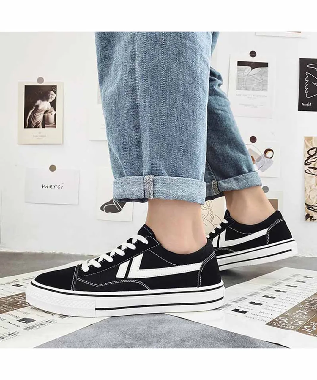 Black canvas stripe pattern lace up shoe sneaker