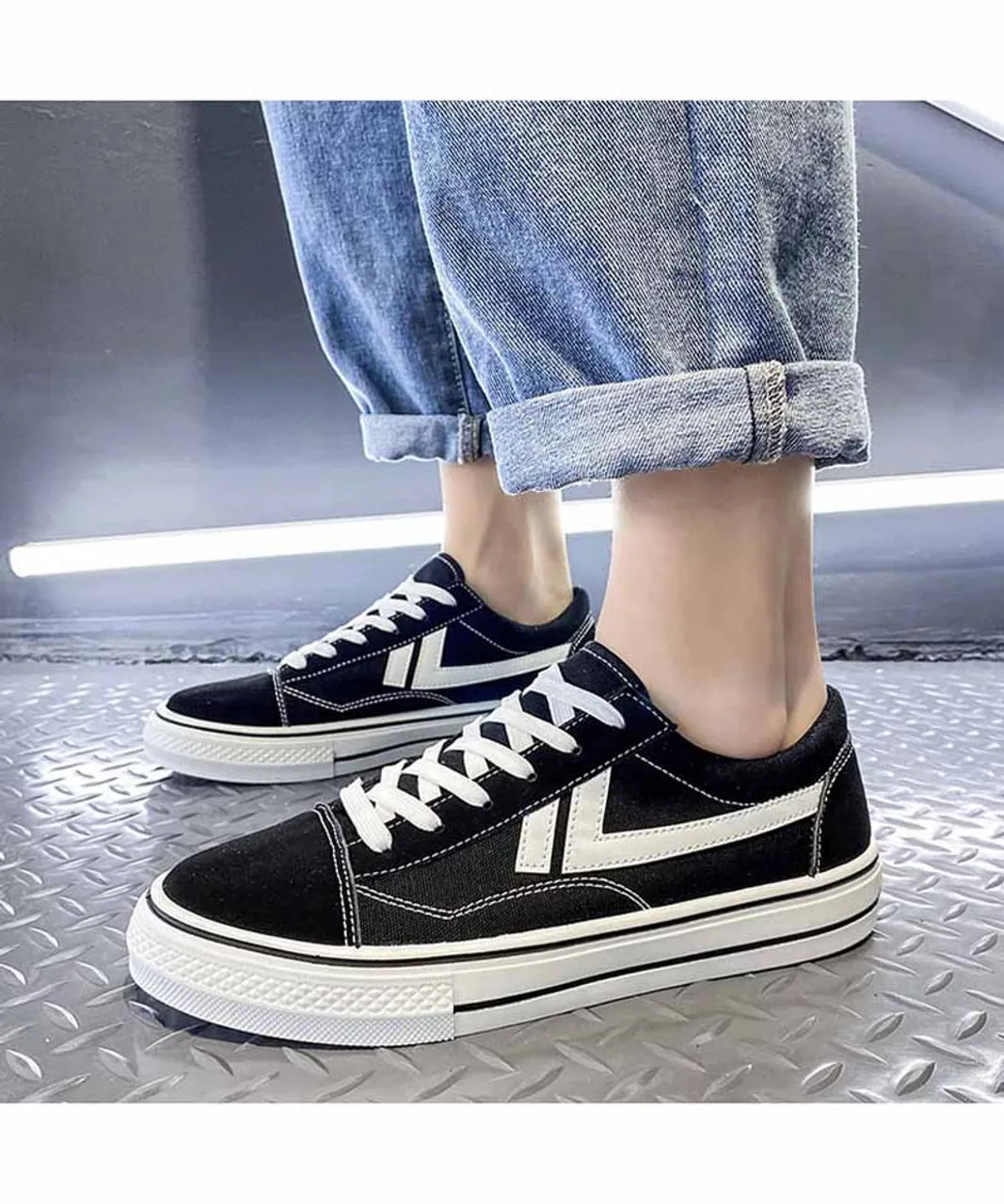 Black canvas stripe pattern lace up shoe sneaker