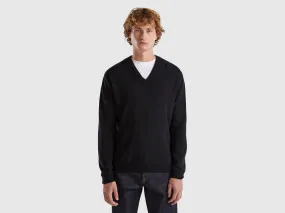 Black V-neck sweater in pure Merino wool - Black | Benetton