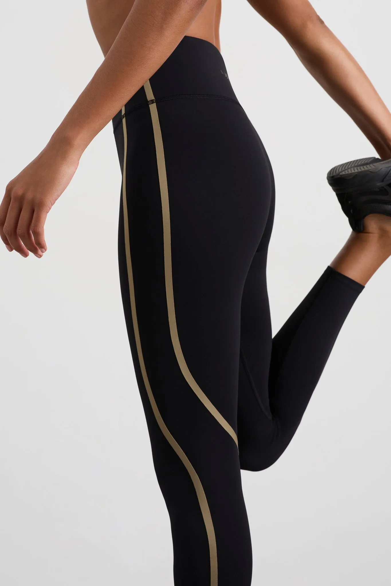 Curved Seam 7/8 Legging 241 
          