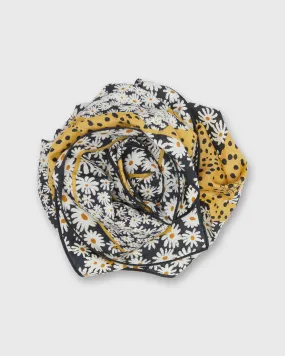 Pampa Daisy Square Scarf in Black