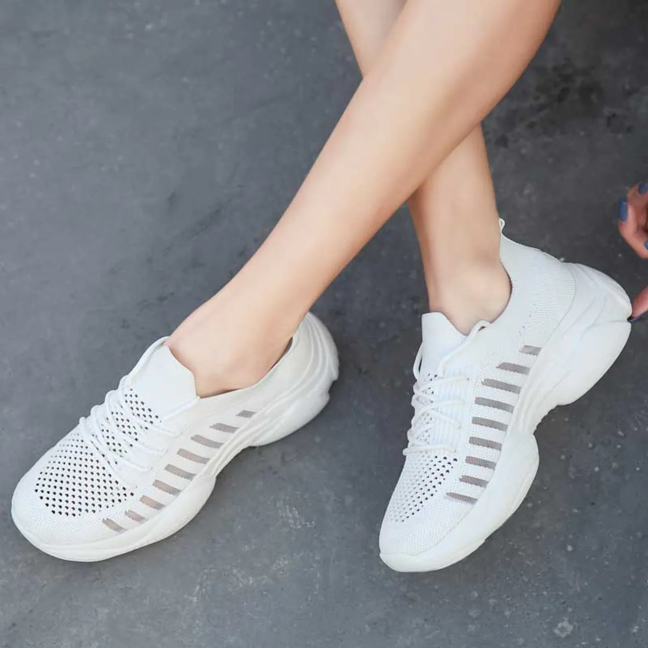 White flyknit stripe hollow lace shoe sneaker